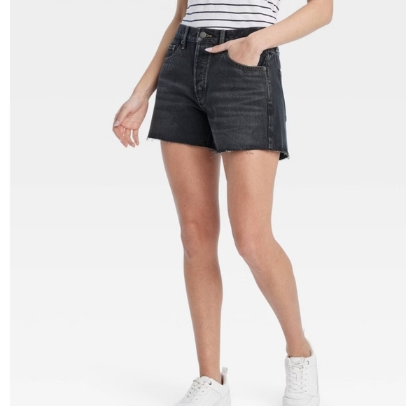 Women's Mid-Rise 90's Baggy Jean Shorts - Universal Thread Black Wash 17 - Picture 4 of 16